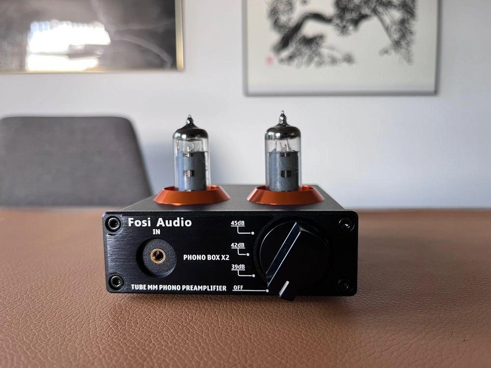 Fosi Audio Box X2 front panel vacuum tubes and gain switch