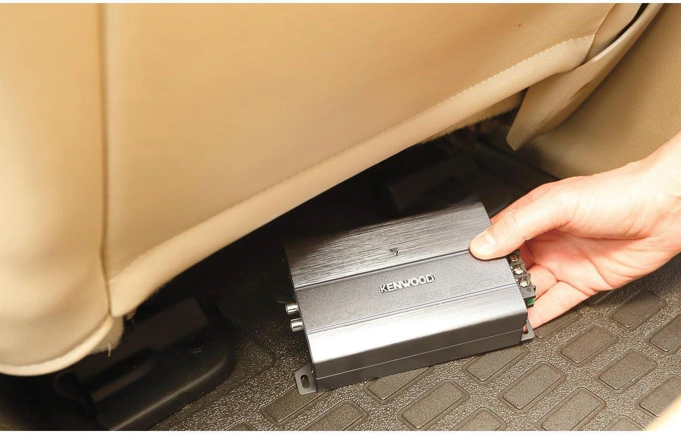 Kenwood KAC-M3001 installed in a car